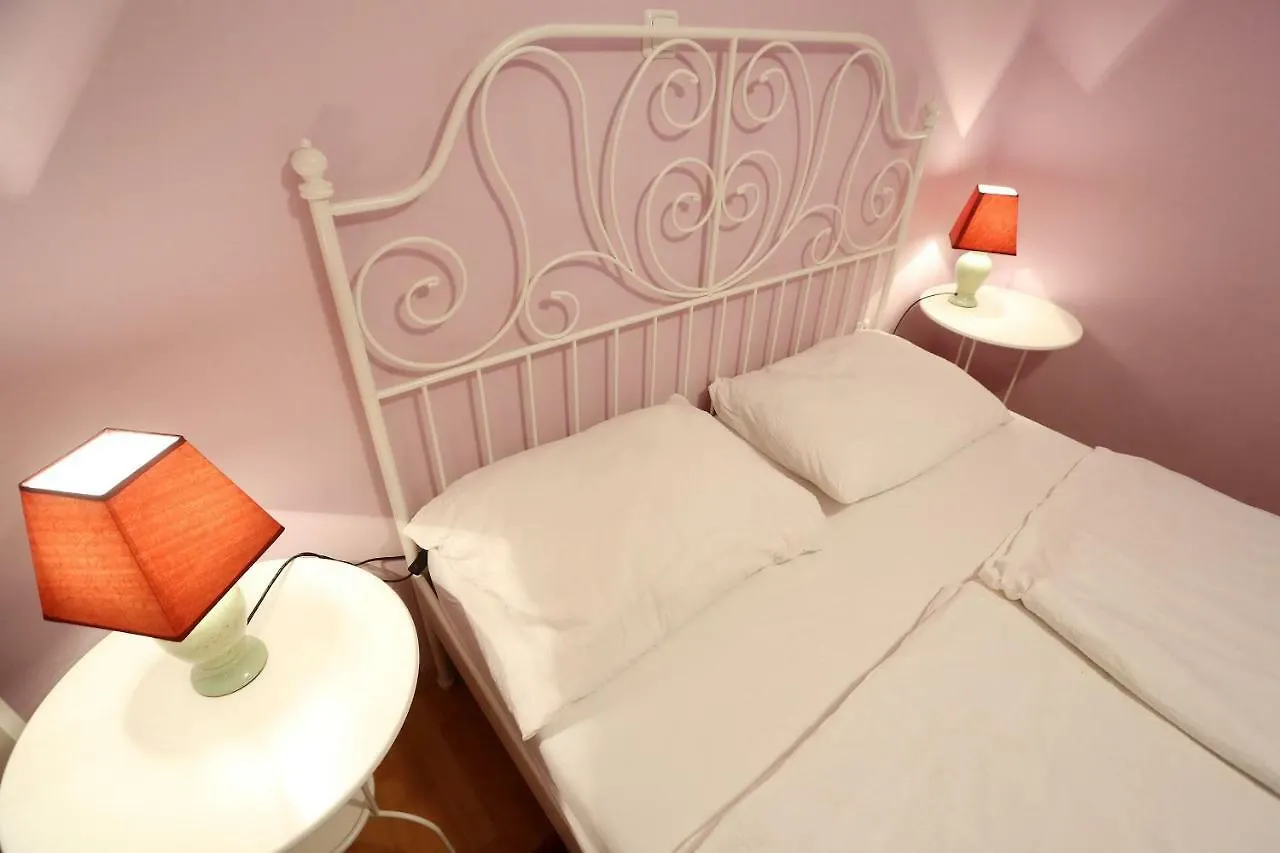Viola Apartment Zara
