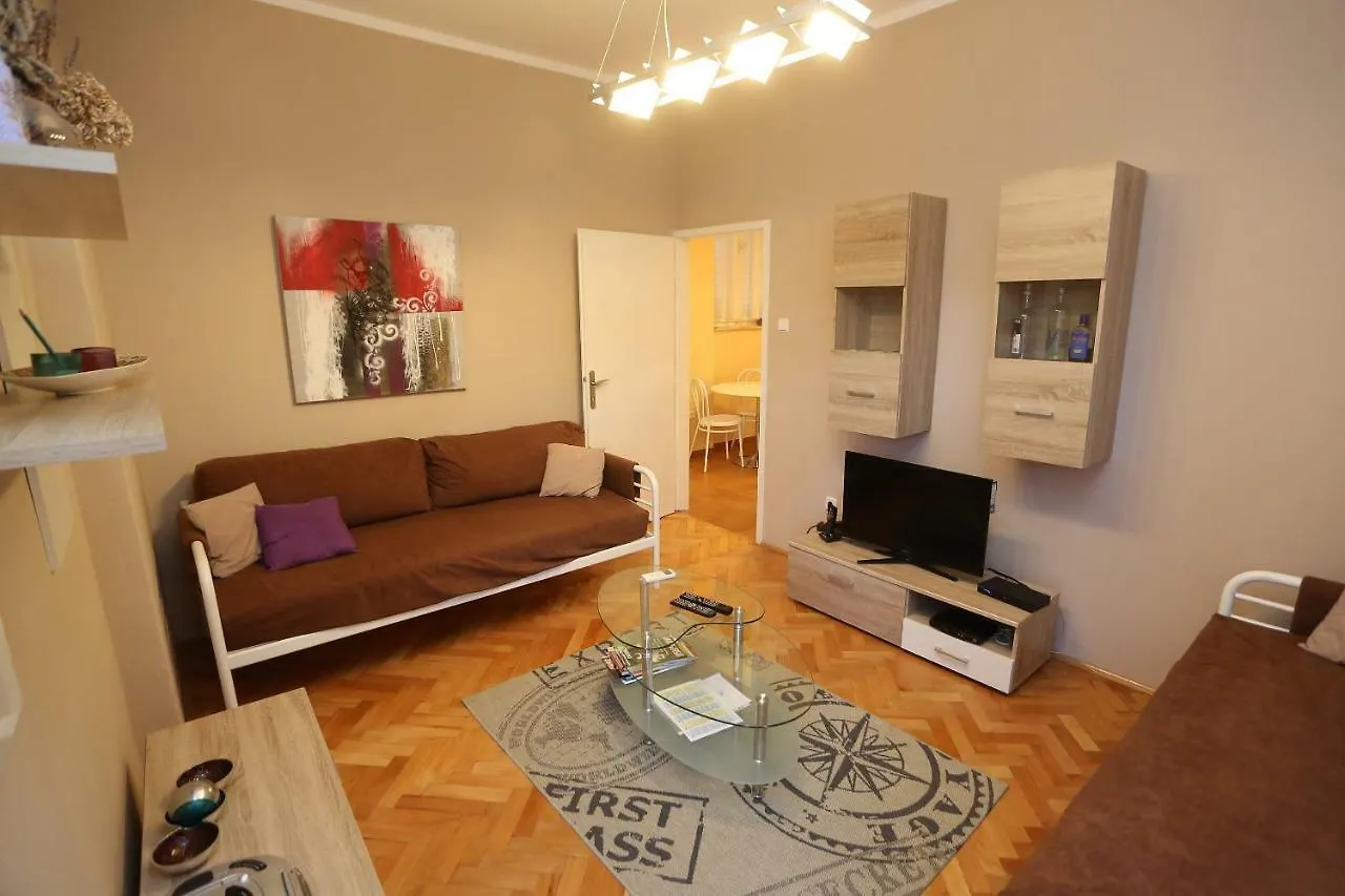 Viola Apartment Zara