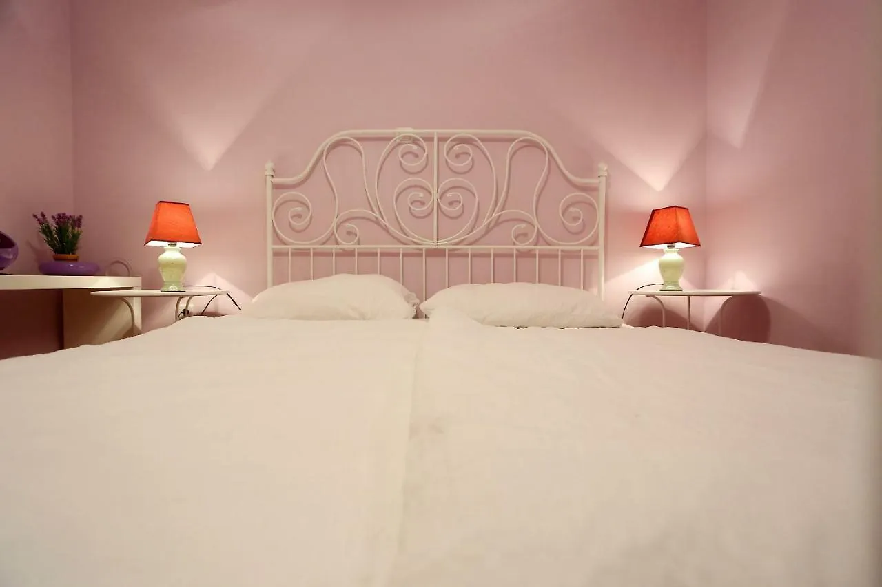 Viola Apartment Zara 0*,