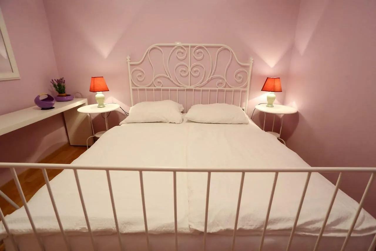 Viola Apartment Zara 0*,