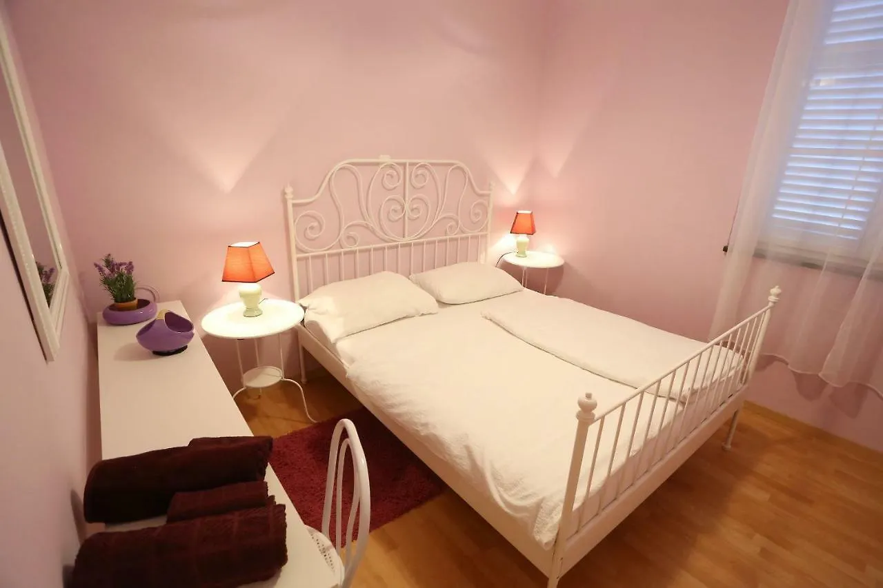 Viola Apartment Zara